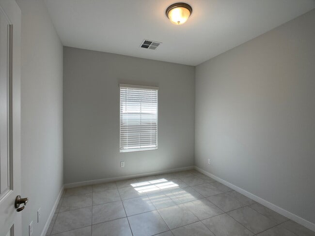 Building Photo - 4 BED 2 BATH 2 CAR GARAGE SINGLE STORY SINGLE FAMILY HOME w/ PAVED BACKYARD IN CADENCE COMMUNITY,...
