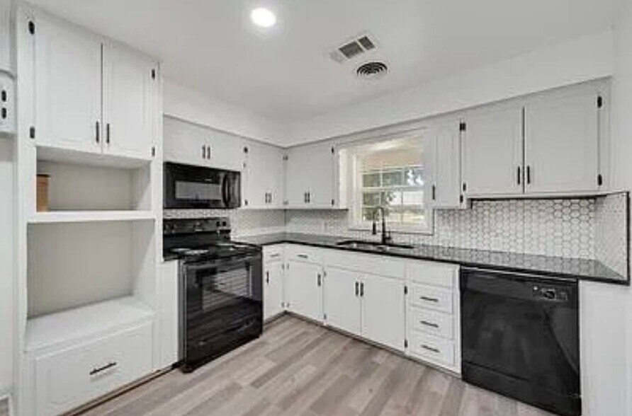 Building Photo - 725 W Brock St