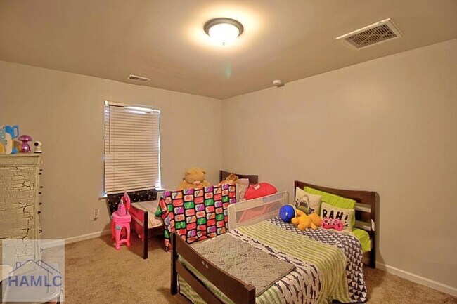 Building Photo - 57 Gracyn Ln