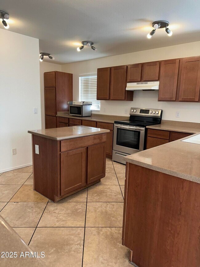 Building Photo - 1203 W Orchid Ln