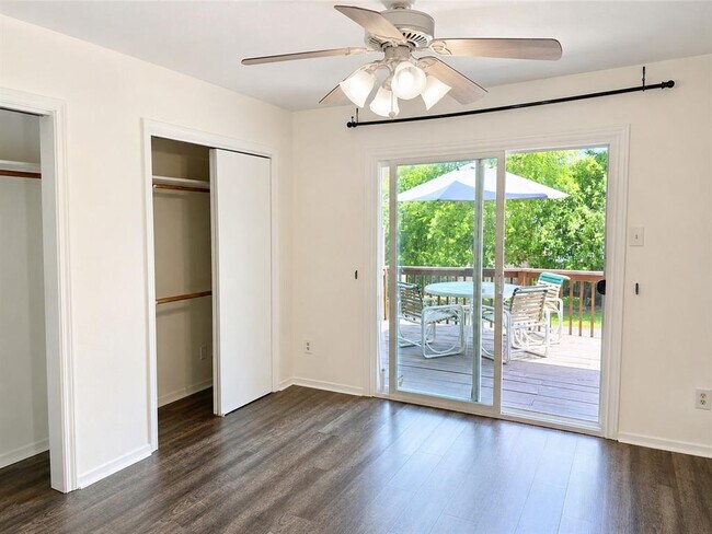 Building Photo - 2021 Bluebonnet Ln