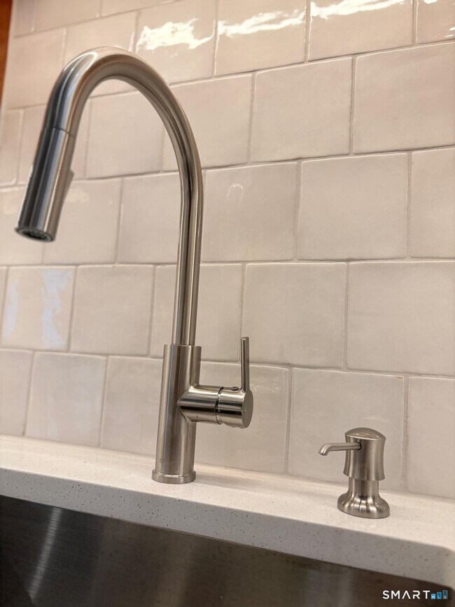 Building Photo - 9 Cook Close