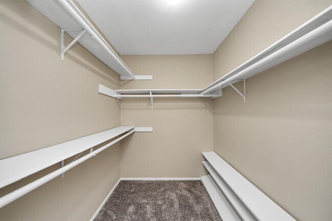 Building Photo - 2410 Manila Ln