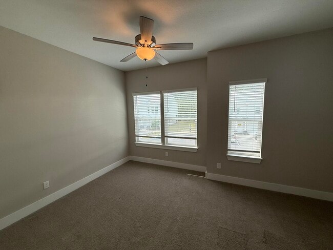 Building Photo - 202 Date Palm Ln