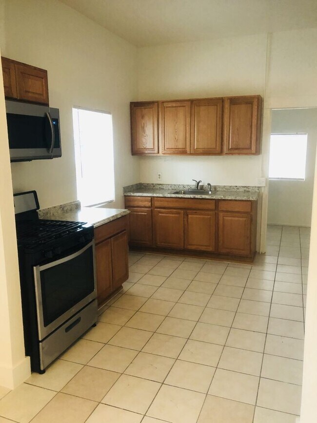 Building Photo - 1550 Montgomery St