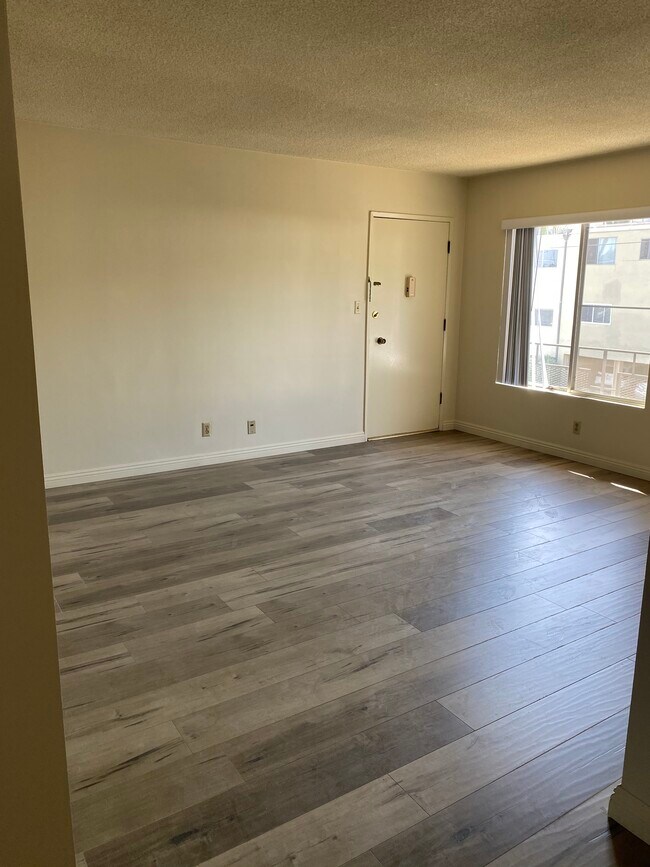 Building Photo - 11620 Iowa Ave