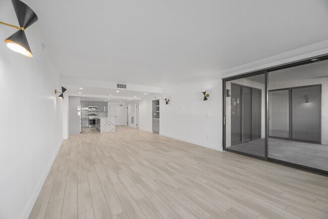 Building Photo - 1118 3rd St