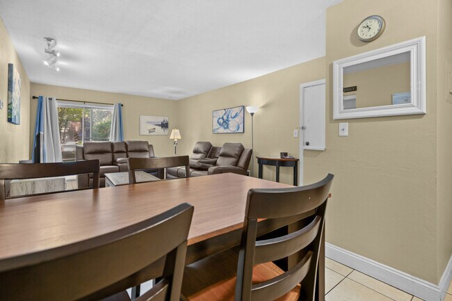 Building Photo - 1700 SW 16th Ct