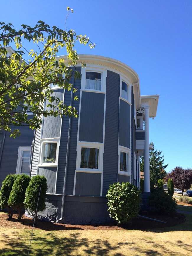 Curved glass Rounded Windows - 3104 N 8th St