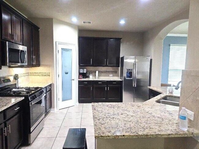Building Photo - 2419 Doral Dr
