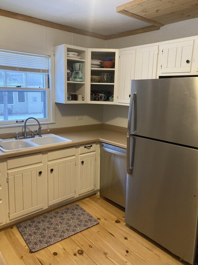 Building Photo - 9485 Country Club Rd