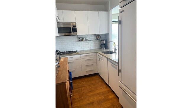 Building Photo - 150-156 W 56th St