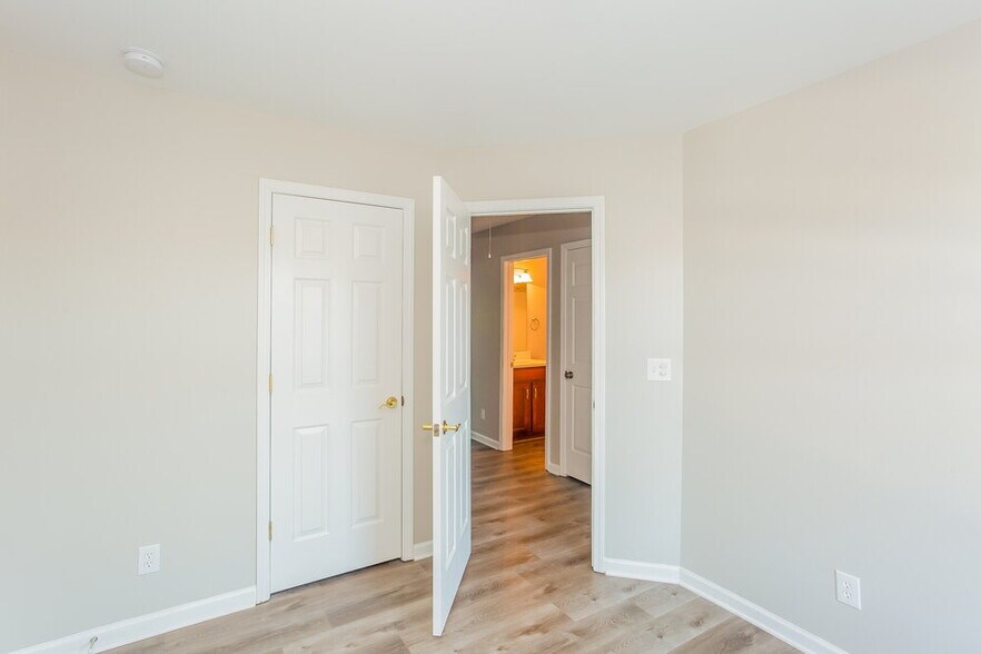 Building Photo - 2857 Summergrove Ct