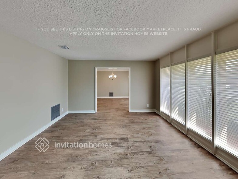 Building Photo - 8652 Villa San Jose Dr E
