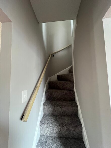 Building Photo - 45 Todd Pl NE