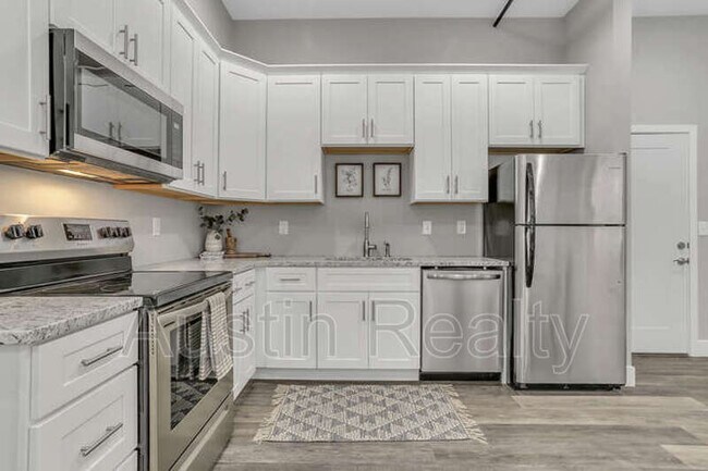 Building Photo - 5347 Nottingham Ave