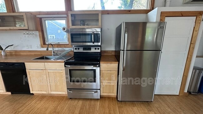 Building Photo - 1511 S 1000 W