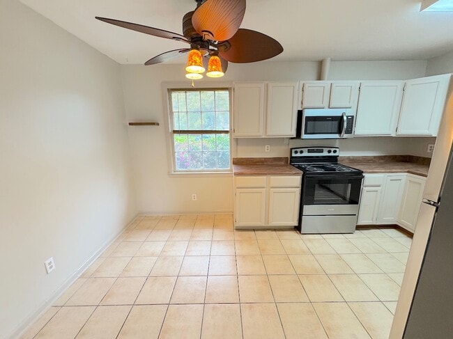 Building Photo - 106 Paradise Dr