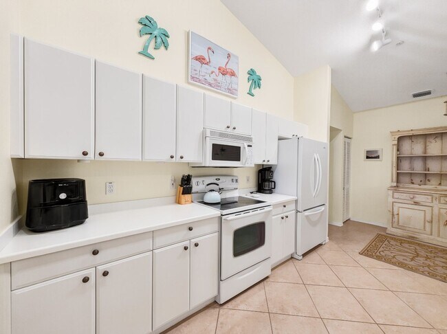 Building Photo - 8175 Celeste Dr