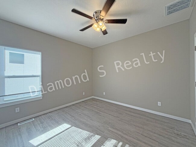 Building Photo - New Construction!  Gorgeous Home with All The Things!