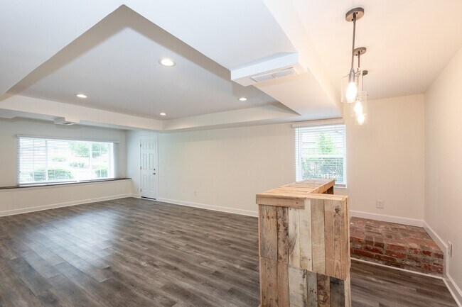 Building Photo - 5839 Wedgewood Dr