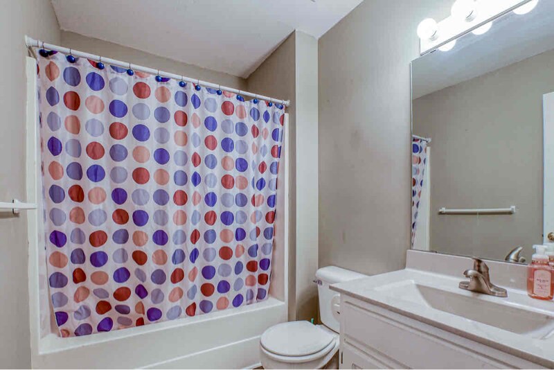 Building Photo - 232 SW Chartwell Cir