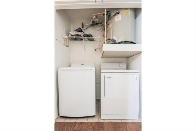 Building Photo - 501 W 26th St