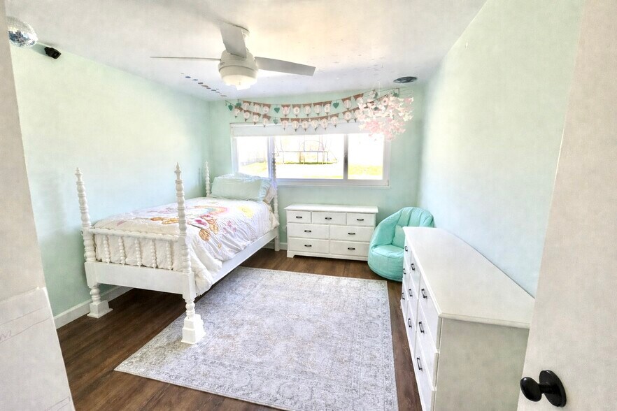 Building Photo - 1606 W 22nd St