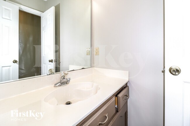 Building Photo - 2785 Fletcher View Dr