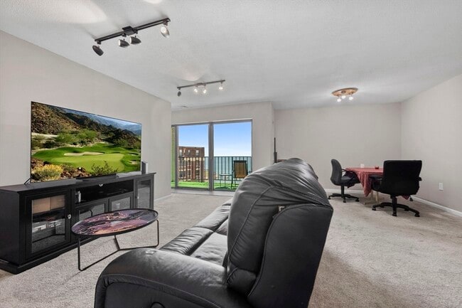 Building Photo - 295 Lynn Shore Dr