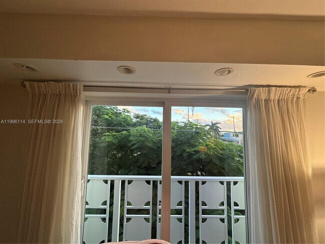 Building Photo - 1498 Jefferson Ave