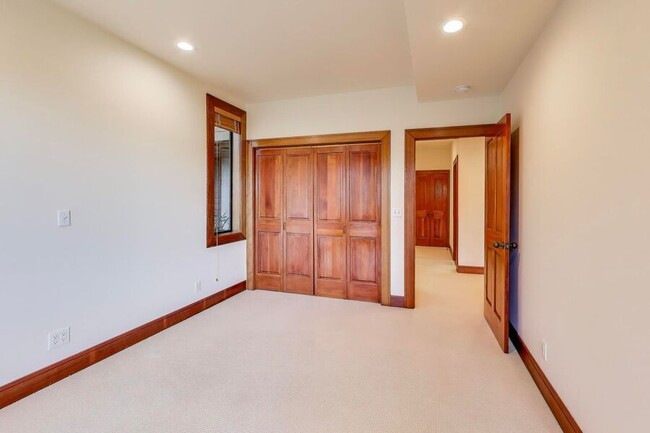 Building Photo - 28 Meadow Rd