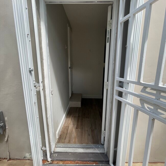 Building Photo - 1600 SW 139th Ct