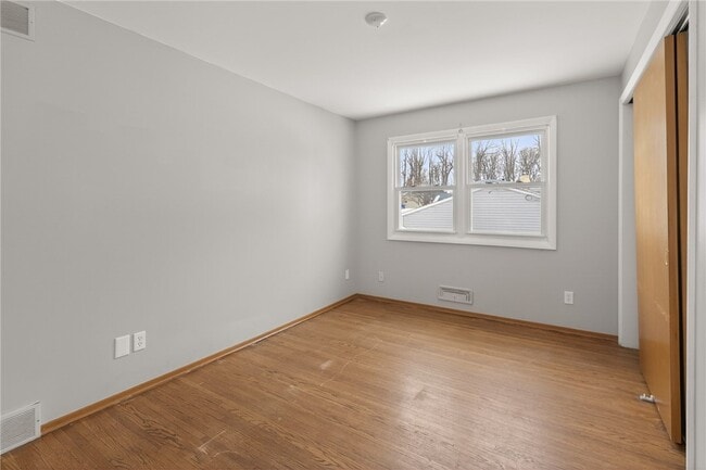 Building Photo - 14 Kingswood Dr