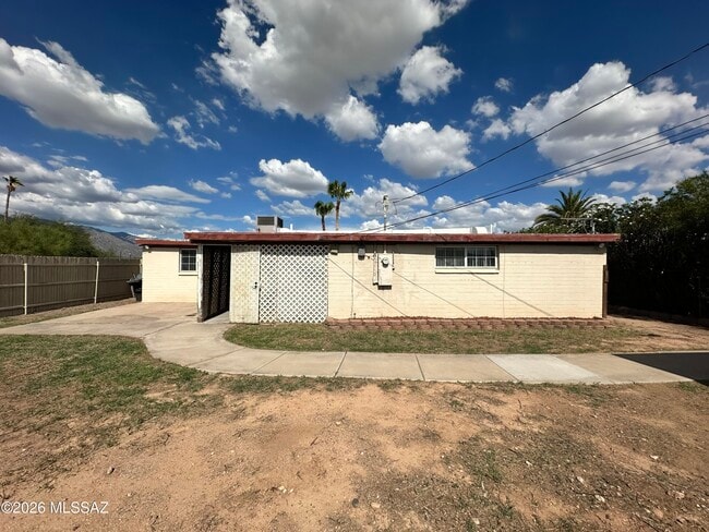 Building Photo - 4049 N Ray Pl