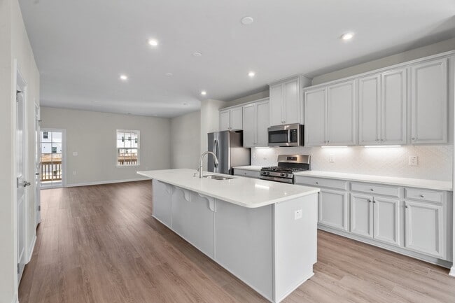 Building Photo - 1509 Newpoint Dr