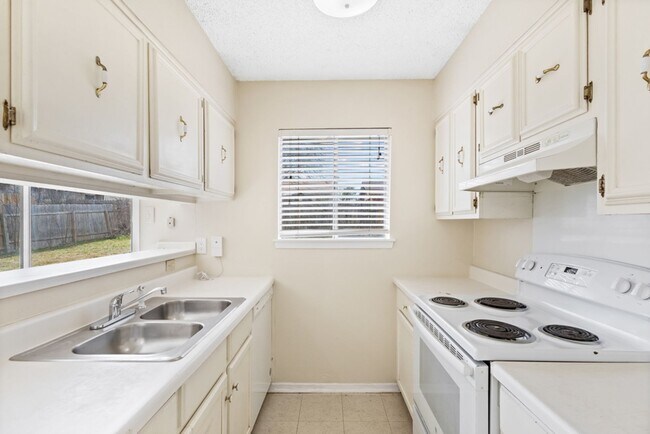 Building Photo - 4718 Casa Oro St
