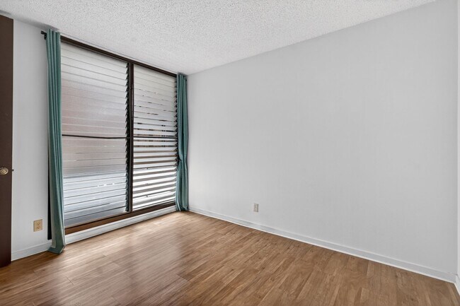 Building Photo - Spacious 2BD/2BA Condo with 2 Covered Parking Stalls in Kailua