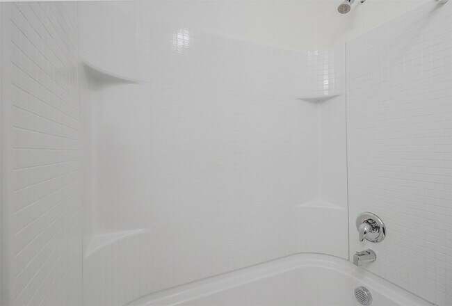 Building Photo - 1208 Bluffview Dr