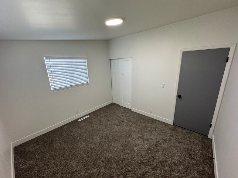 Building Photo - 2171 W Kirkham Way