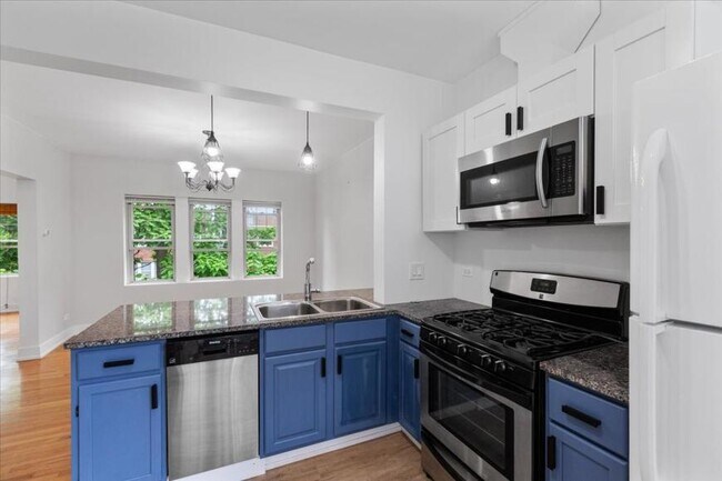 Building Photo - 2 bedroom in Chicago IL 60618