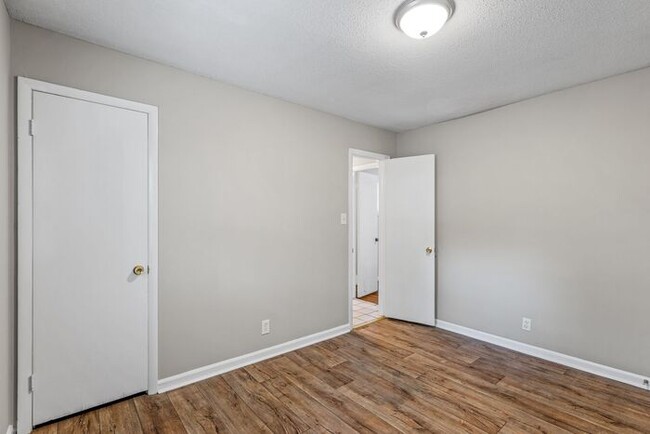Building Photo - Home off Freeman Mill, Living Room Plus De...