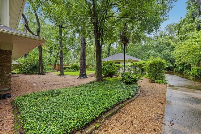 Building Photo - 10811 Hunters Forest Dr