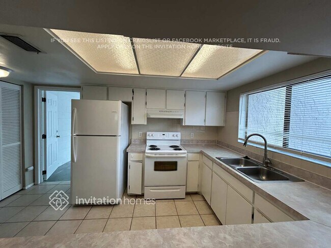 Building Photo - 2501 E Timberlane Dr