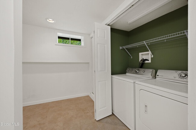 Building Photo - 40 Pheasant Ct