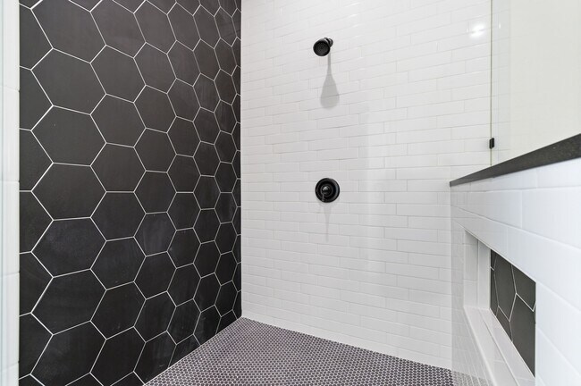 Building Photo - 3515 Country Club Blvd