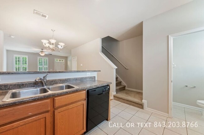 Building Photo - 828 Rue Dr