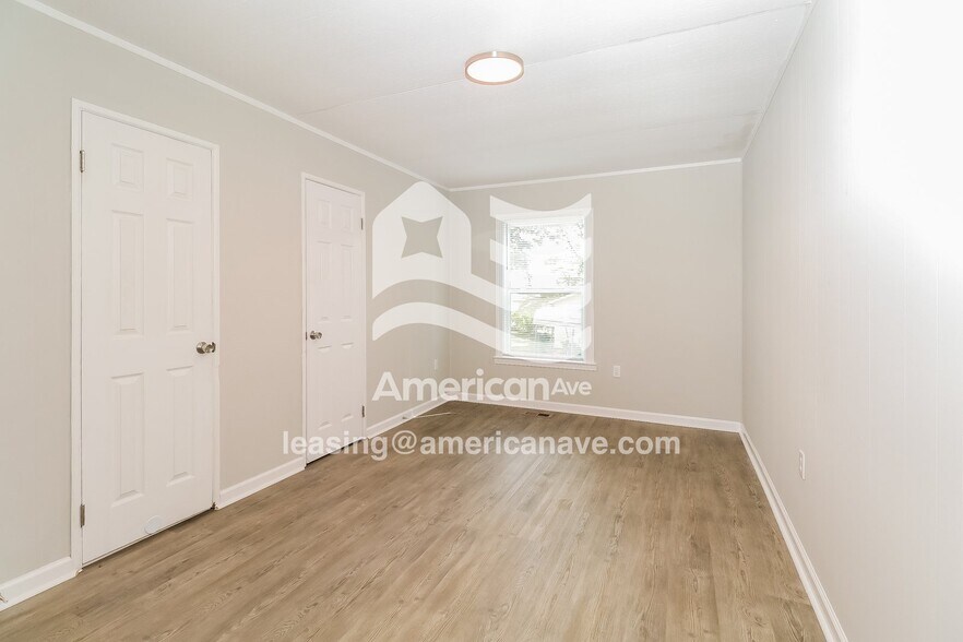 Building Photo - 111 Camellia Cir