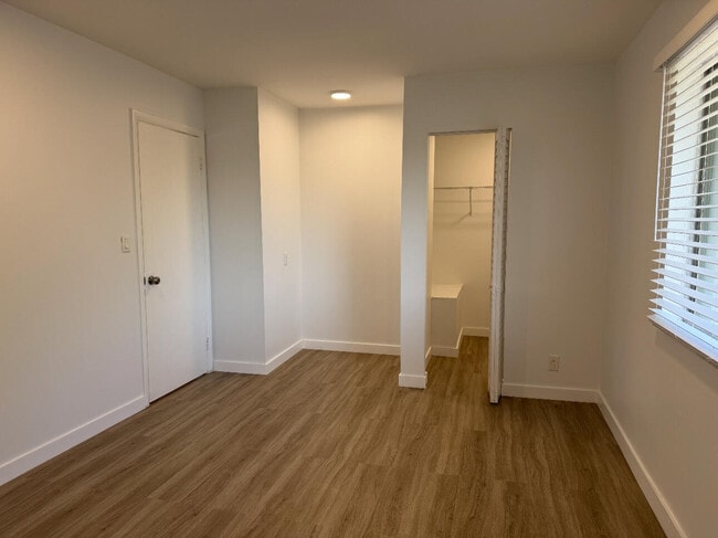 Building Photo - 802 Tiffany Dr W
