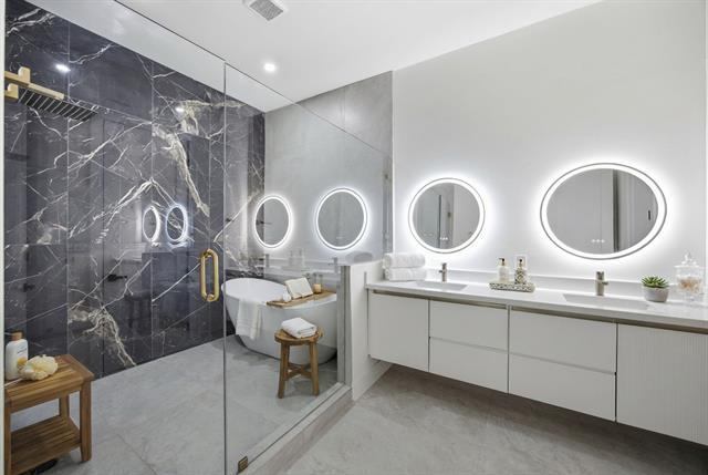 Building Photo - 4220 Munger Ave